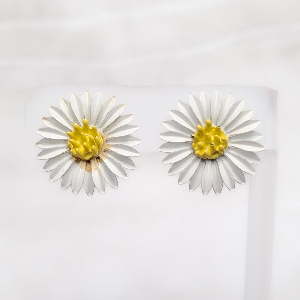 Vintage Clip On Earrings 1" Large Daisy Flower - Floral Whimsical Summer Theme